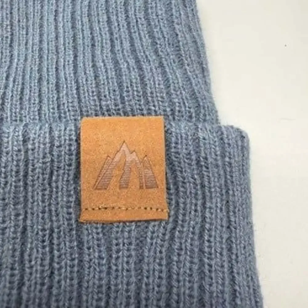 2 Moon Kitty Womens ‎ Beanies Leather Mountain Logo Outdoor Cold Weather Gear